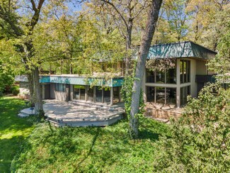 1344 Country Club Dr, Warsaw, IN 46580