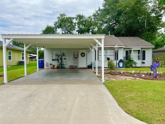 917 Ridgecrest St, Angleton, TX 77515