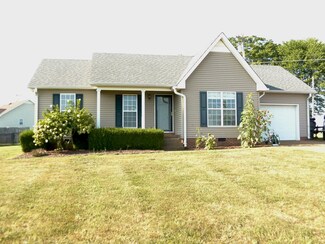 516 E Longview Dr, Portland, TN 37148