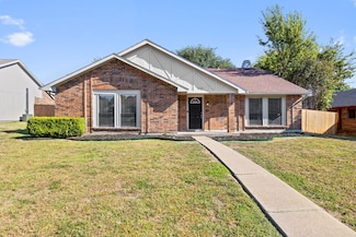 1025 Opal Dr, Desoto, TX 75115