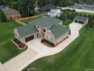 5238 Windmill Dr, Troy, MI 48085
