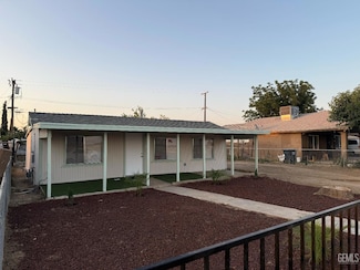 7704 Buena Vista Blvd, Lamont, CA 93241