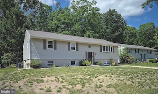 11 Centennial Ct, Sicklerville, NJ 08081