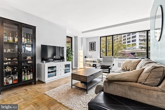1121 Arlington Blvd Unit 331, Arlington, VA 22209