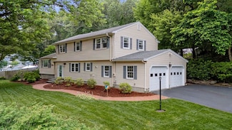 12 Summit Rd, Southborough, MA 01772