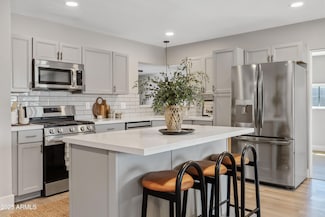 818 W Earll Dr, Phoenix, AZ 85013