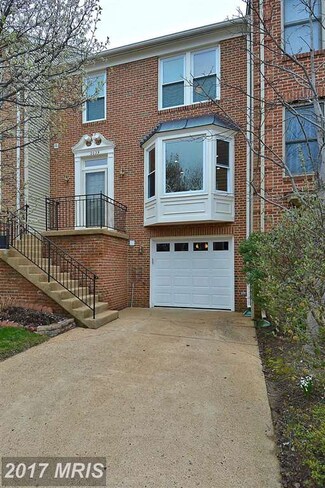 2029 Meadow Springs Dr, Vienna, VA 22182