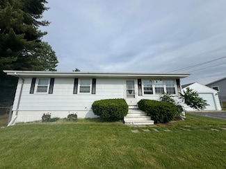 7 Meadow Ln, Lewiston, ME 04240