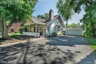 109 Hacker St, Rochester Hills, MI 48307