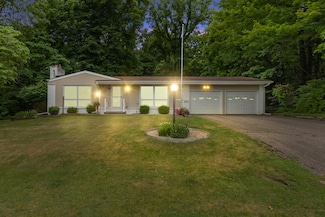 180 S Lake Doster Dr, Plainwell, MI 49080