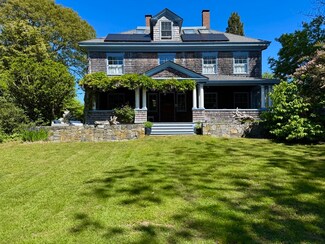 10 Quissett Ave, Woods Hole, MA 02543