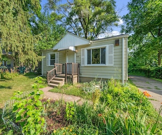 1099 Hawthorne Ave, Ypsilanti, MI 48198