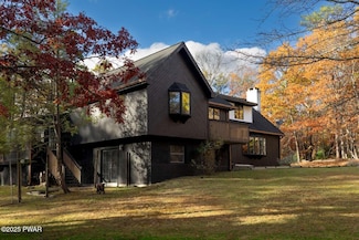 102 Valley View Dr, Dingmans Ferry, PA 18328