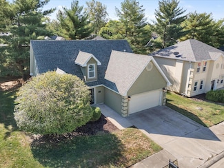 412 N Village Cir, Columbia, MO 65203