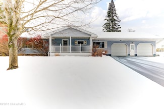 14 Worden St, Johnstown, NY 12095
