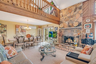 176 Manchester Dr, Bushkill, PA 18324