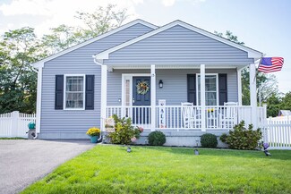 15 Saint Theresa Ave, Bristol, RI 02809