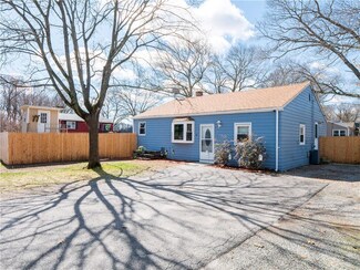 48 Strawberry Field Rd, Warwick, RI 02886