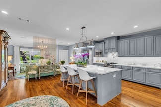 1819 Mill Creek Dr, Houston, TX 77008