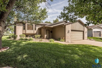 2805 S Whetstone Cir, Sioux Falls, SD 57103