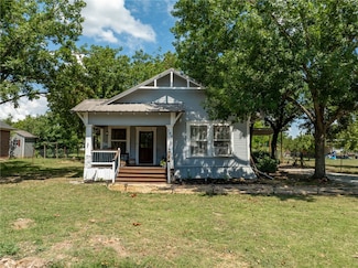 706 E Gassaway, Lott, TX 76656