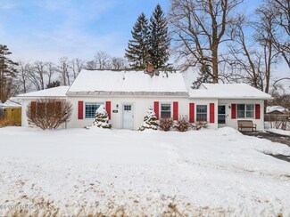 1008 Roberta Rd, Schenectady, NY 12303