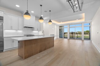 1 Hill Farm Rd Unit 203, North Oaks, MN 55127