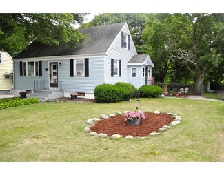 237 Mcarthur Ave, Somerset, MA 02725