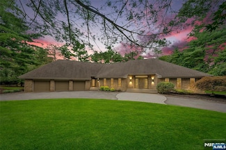 301 Hopper Ct, Franklin Lakes, NJ 07417