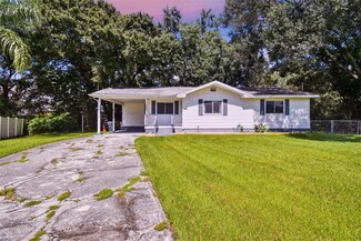 121 Maris Ct, Lakeland, FL 33809
