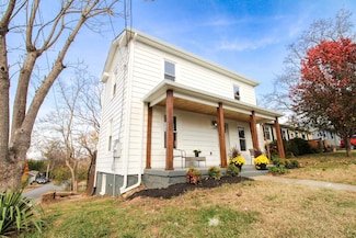 802 Burwell Ave, Staunton, VA 24401