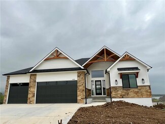 1400 Kintyre Ct SW, Raymore, MO 64083