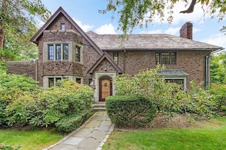 101 Hammond St, Chestnut Hill, MA 02467