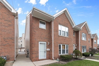 9207 E Prairie Rd, Evanston, IL 60203