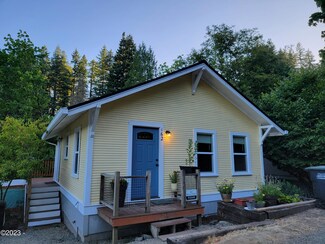 162 NE 6th St, Toledo, OR 97391