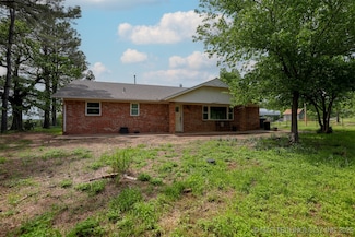 1414 N Eagle Rd, Yale, OK 74085
