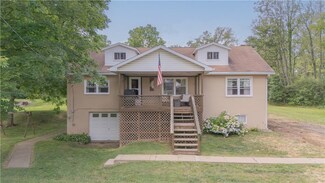 2152 Martha St, New Castle, PA 16101