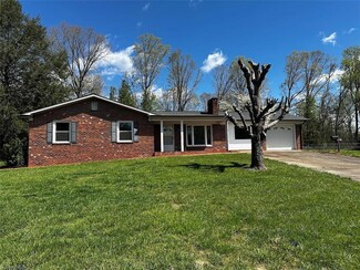 179 E Greencrest Dr, Millers Creek, NC 28651