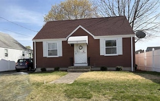 105 Oregon Ave, Pawtucket, RI 02861