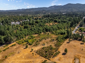 620 W River St, Cave Junction, OR 97523