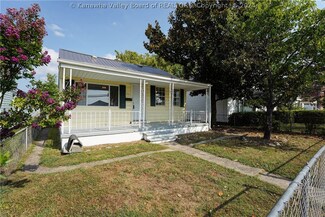 457 20th St, Dunbar, WV 25064