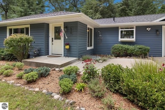 520 Belmont Dr, Traverse City, MI 49686