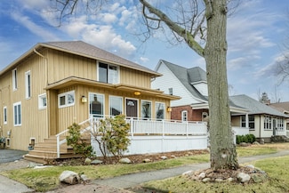 1701 Forres Ave, Saint Joseph, MI 49085