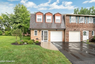 15 Stirrup Dr, East Greenbush, NY 12061