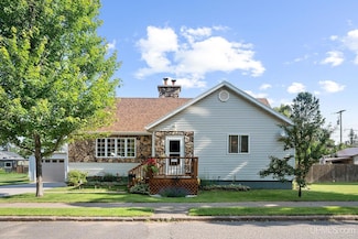 827 Michigan St, Ishpeming, MI 49849