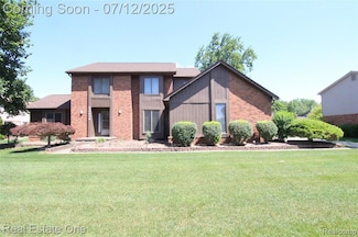 33234 Walnut Ln, Farmington Hills, MI 48334