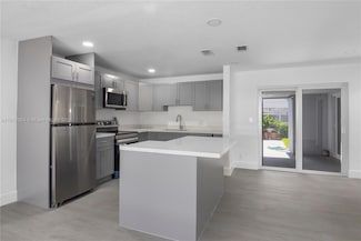 1750 NE 52nd St, Oakland Park, FL 33334