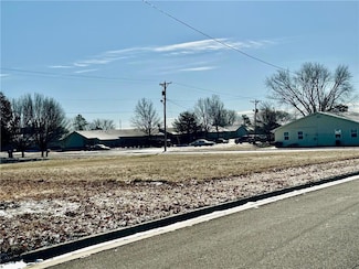 321 Kay Ln, Parsons, KS 67357