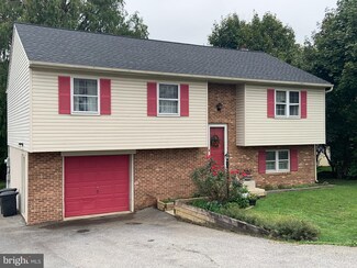 618 Highland St, Akron, PA 17501