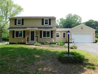 8 Dayne St, Rochester, NY 14622